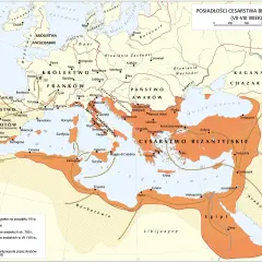 Mapa przedstawia posiadłości Cesarstwa Bizantyjskiego w VII-VIII wieku, z zaznaczonym Konstantynopolem, kluczowym punktem obrony przed najazdami arabskimi.