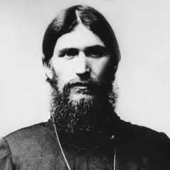 Portret Grigorija Rasputina z charakterystyczną brodą i włosami.