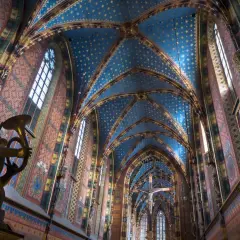 Gdzie jest kościół mariacki? Odkryj jego niezwykłą lokalizację w Krakowie