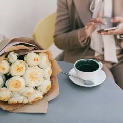 Jaki kolor kwiatów dla księdza wybrać - symbolika i zasady wręczania