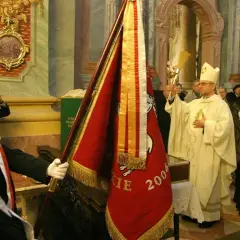 Czy 11 listopada idzie się do kościoła? Sprawdź, co mówi prawo kanoniczne
