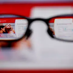 Czy oglądanie zdjęć dziewczyn to grzech? Wpływ na moralność i duchowość