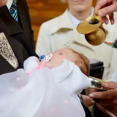 Ile księdzu za chrzest - poznaj aktualne kwoty i zasady w parafiach