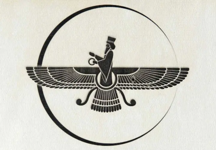 Symbol Faravahar, przedstawiający skrzydlatego człowieka, jest kluczowym elementem zoroastryzmu.