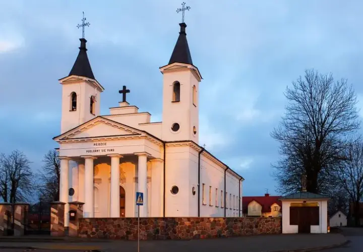 Kościoła czy kościoła - zasady pisowni, które musisz znać w 2025