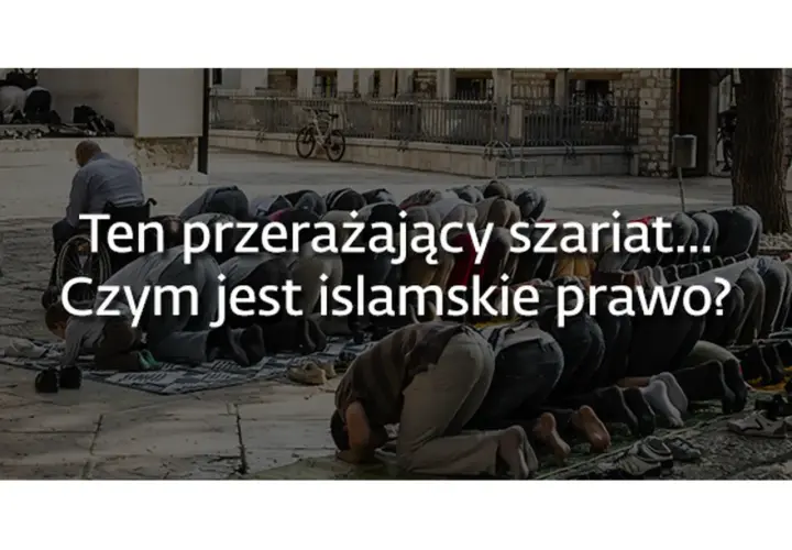 Grupa muzułmanów modlących się na zewnątrz, z tekstem "Ten przerażający szariat... Czym jest islamskie prawo?".