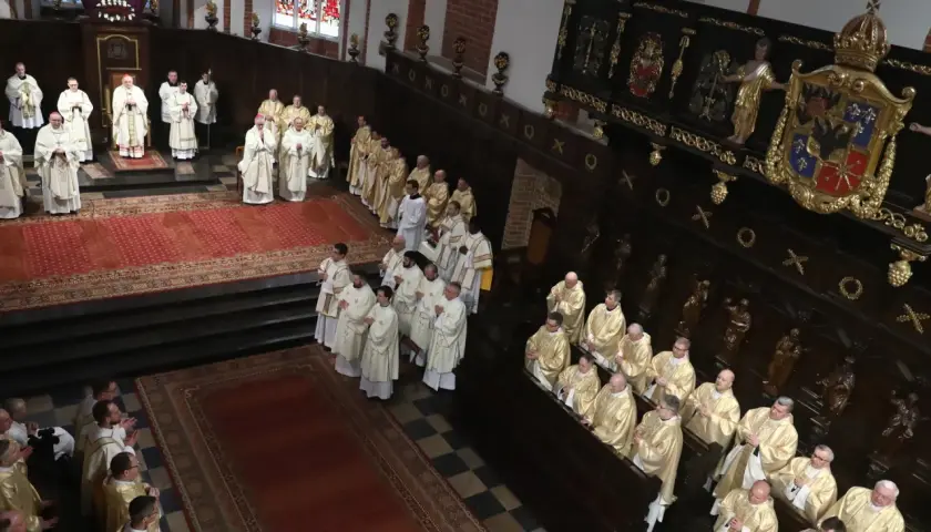 Kiedy musisz iść do kościoła w Wielkanoc: pełna lista świąt nakazanych