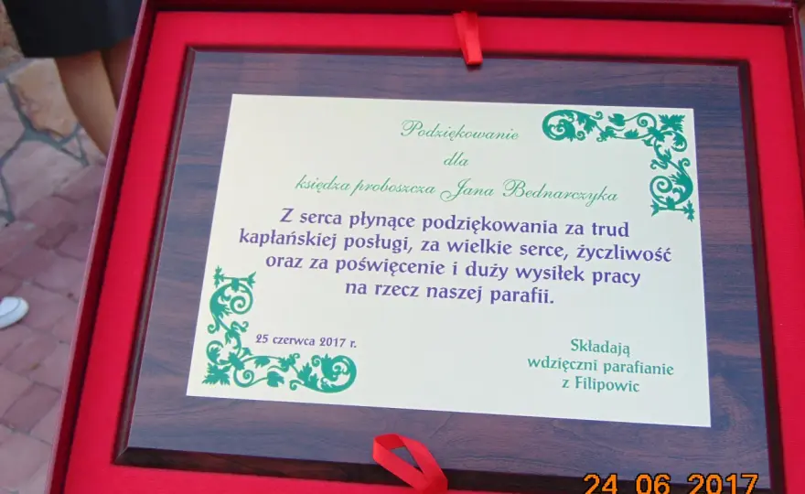 Jak pięknie pożegnać księdza z parafii? Poznaj gotowe przykłady przemówień
