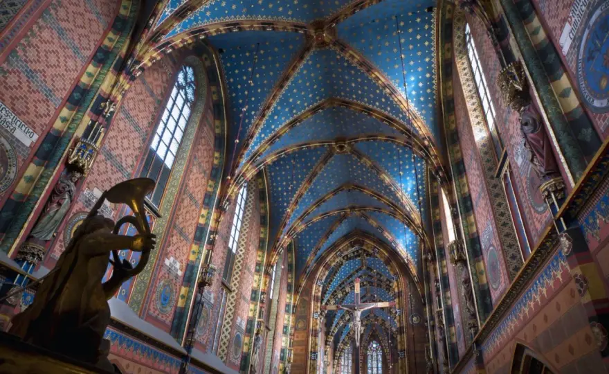 Gdzie jest kościół mariacki? Odkryj jego niezwykłą lokalizację w Krakowie