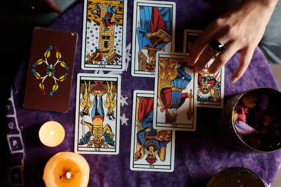 Czy tarot to grzech w oczach Kościoła - poznaj oficjalne stanowisko duchownych