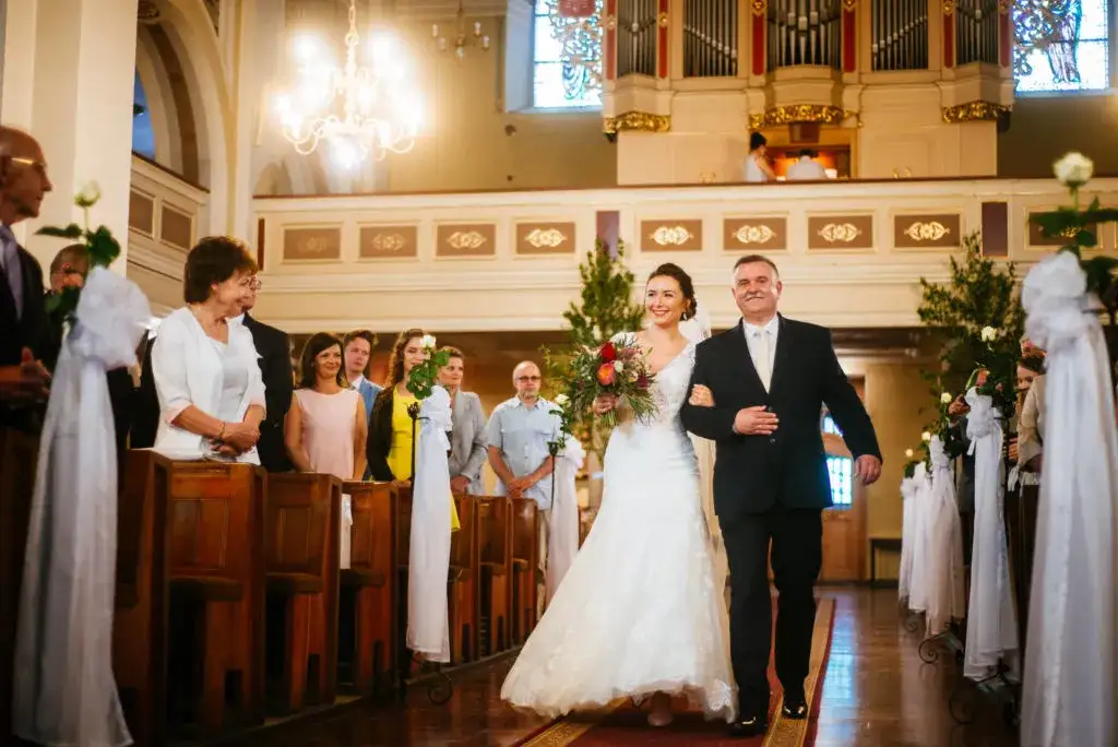 Zdjęcie Co dokładnie mówi ksiądz na ślubie: pełna ceremonia krok po kroku